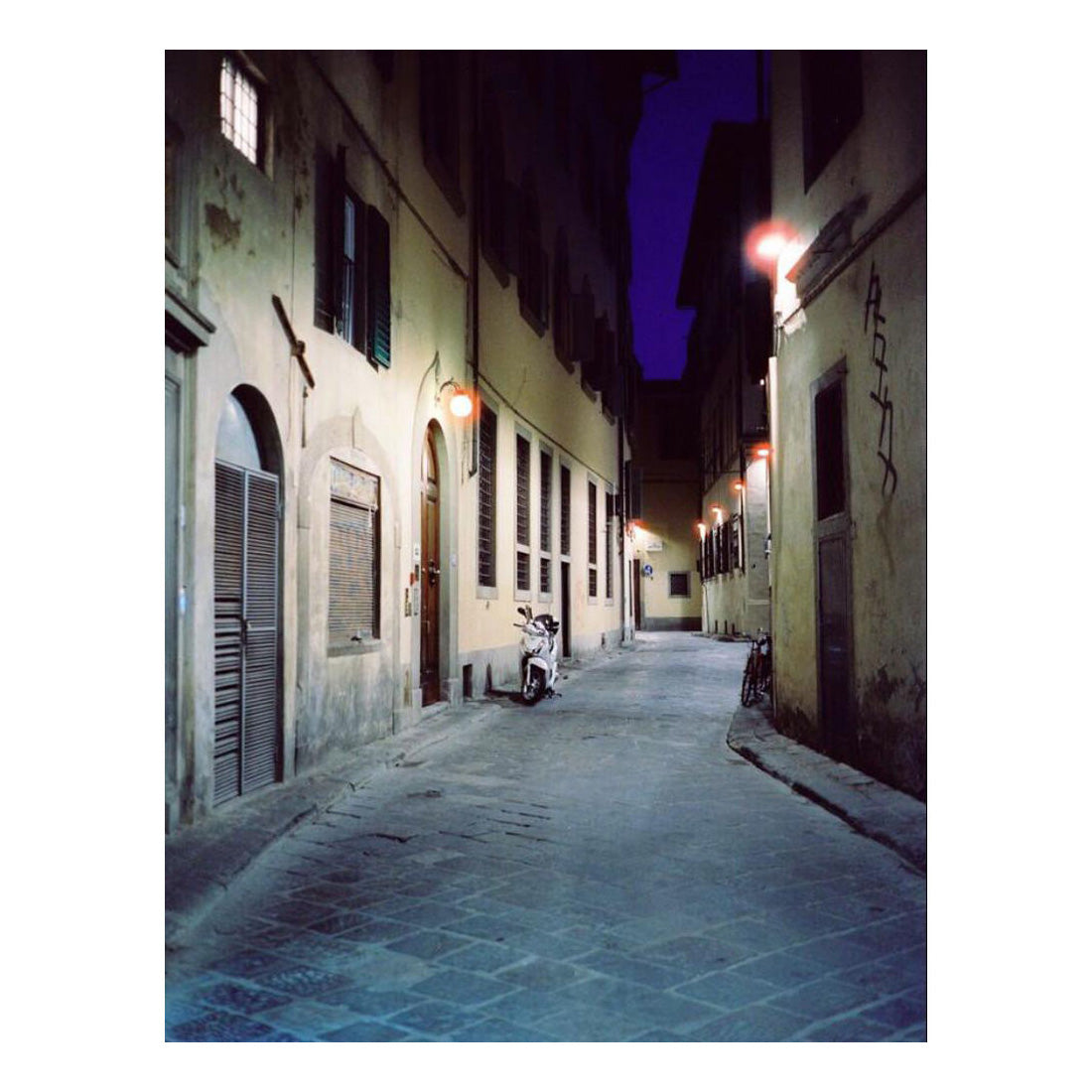 CineStill Film 800Tungsten Xpro C-41 Color Negative Film (120 Format) - Single Roll